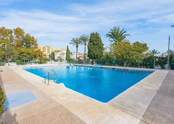 Holiday Rentals Piscina, Playa Parking A 5 Min Caminando Del Puerto De Benalmadena